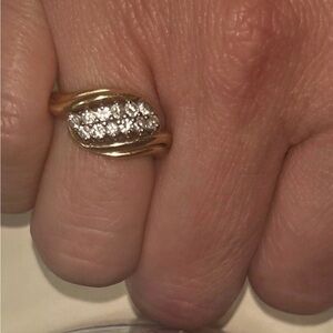 14k ESTATE  Vintage solid gold and diamond ring